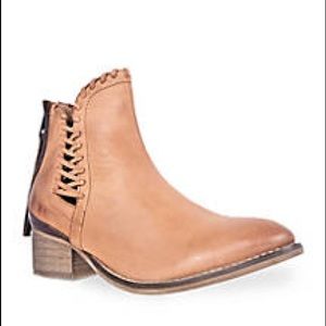 Rebels Cora Bootie